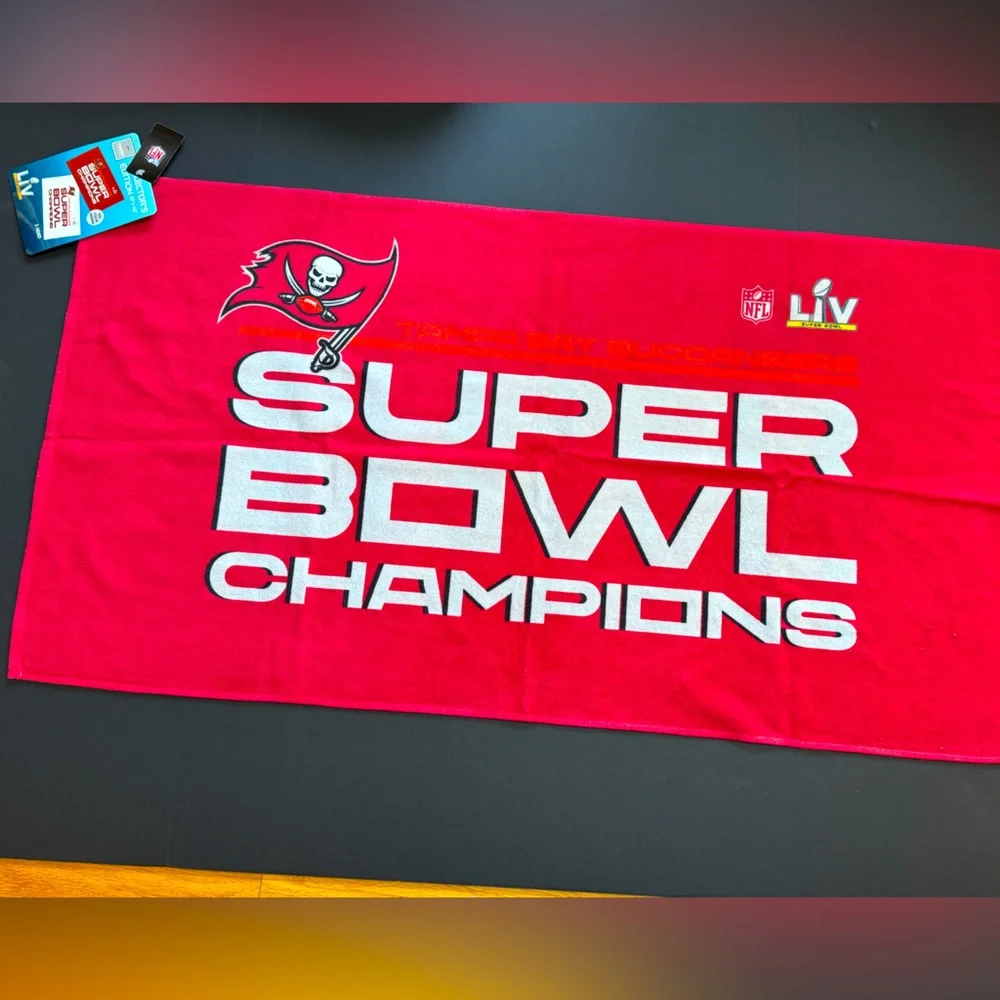 Tampa Bay Buccaneers Red Super Bowl Champions Towel reversible red/white. New